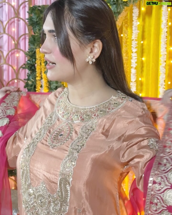 Aiza Khan - 84.1K Likes - 
