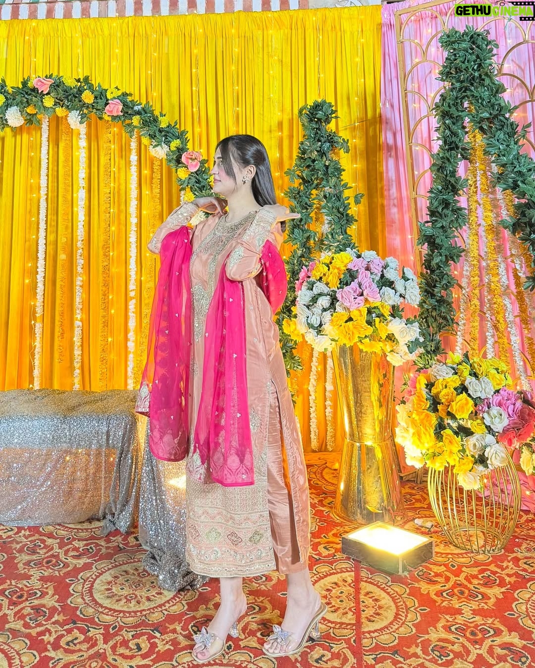 Aiza Khan - 84.1K Likes - 