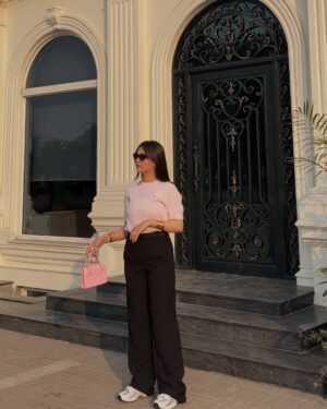 Aiza Khan Instagram - Feeling exactly how i look💗