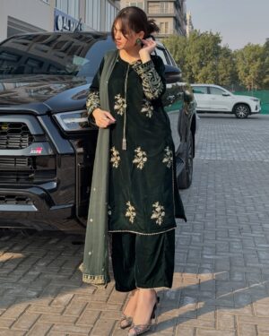 Aiza Khan Instagram - چلے تو کٹ ہی جائے گا سفر ۔