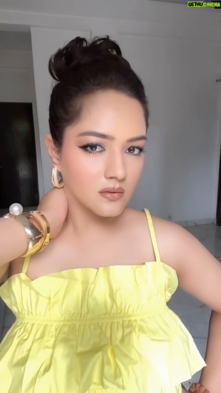 Akanksha Dhalani - 3 Likes - Grrr…🤫
.
.
.
.
.
.
.
.
#reels #reelsinsta #reelsinstagram #viral #explorepage #explore #makeup #transition #trending #trend #viraltrend #akankshadhalani #beauty #waitforit #smoothtransition