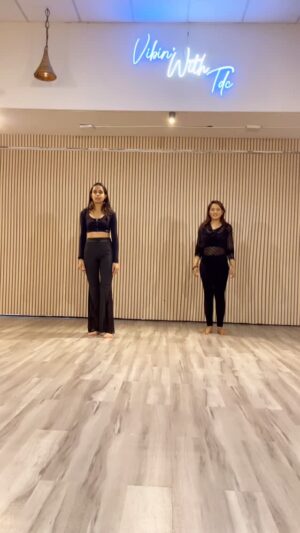 Akanksha Dhalani Instagram - The amount of pain this song holds!
.
.
.
.
.
.
#dance #dancereels #viral #explore #akankshadhalani #trendingdance #dancevideos #choreography #fun #dancing #contemporary #fun #contemporarydance #qaydese #trendingsongs #bollywoodsongs #fyp #fyppage #exploredance
