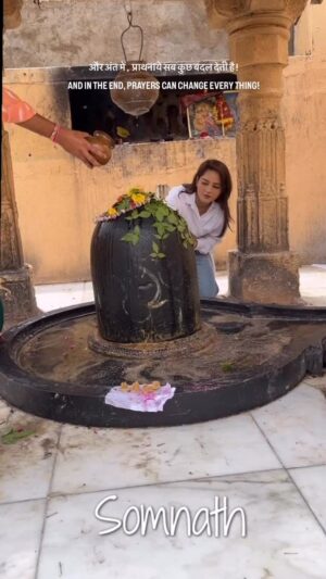 Akanksha Dhalani Instagram - Somnath jyotirlinga🙏🏻
.
.
.
.
.
.
#trendingreels#viral#viralreels#mahadev#bhole#bholenath#shiv#shivshankar#shambhu#spirituality#religion#peace#relatable#explore#shivshakti#akankshadhalani#healing#bhakti#shivbhakt#instagramreels#spiritualreels#reelitfeelit#Jyotirlinga#somnath#somnathjyotirlinga#somnathtemple#somnathmahadev#somnathmandir