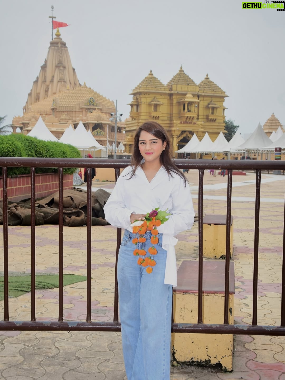 Akanksha Dhalani - 3 Likes - Words aren’t enough to express the feeling😭😇
So grateful 🙏🏻🔱🕉️