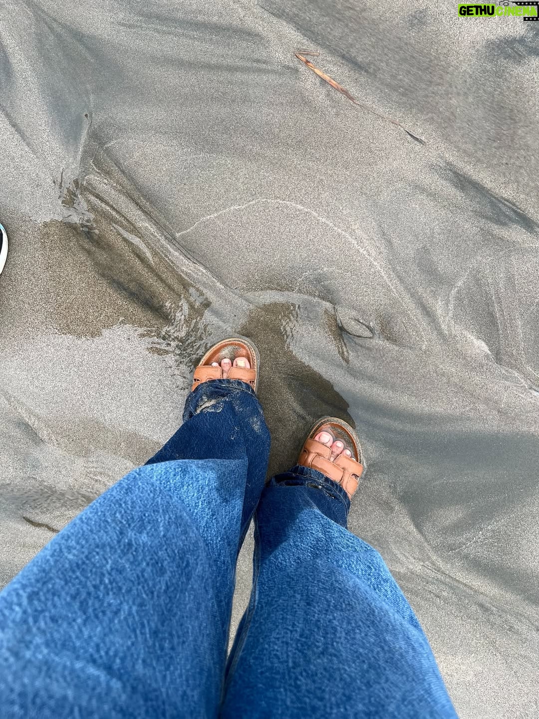 Akanksha Dhalani - 3 Likes - This is how unplanned beach day looks like🏖️🐚☀️🌊