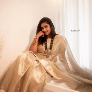 Akila Krishnan Instagram - ❤️Style is a way to say who you are without speaking.❤️.....
Saree @v2trendz
Designer @jes__boutique__
Jewellery @mint_more2024
📸 @momentzstudio
Mua @theprincessmakeoverartistry
#insta #reelkarofeelkaro #video #reelsindia #likeforlikes #reelsviral #instalike #photooftheday #foryoupage #beautiful #art #motivation #exploremore #style #post #repost #funny #beauty #likesforlike #bollywood #model #makeup #likes #viralpost #travel #youtube #k #nature #life #wedding