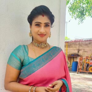 Akila Krishnan Instagram - Wearing my roots, one pleat at a time💜
Saree @brio_fashions
Jewel @gold_copy1486