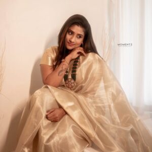 Akila Krishnan Instagram - ❤️Style is a way to say who you are without speaking.❤️.....
Saree @v2trendz
Designer @jes__boutique__
Jewellery @mint_more2024
📸 @momentzstudio
Mua @theprincessmakeoverartistry
#insta #reelkarofeelkaro #video #reelsindia #likeforlikes #reelsviral #instalike #photooftheday #foryoupage #beautiful #art #motivation #exploremore #style #post #repost #funny #beauty #likesforlike #bollywood #model #makeup #likes #viralpost #travel #youtube #k #nature #life #wedding