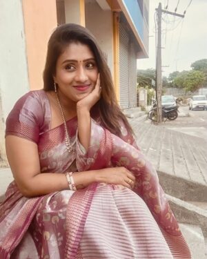 Akila Krishnan Instagram - It is not enough to win a war; it is more important to organize the peace.
Swipe 🔙
Blouse @papilioforyou