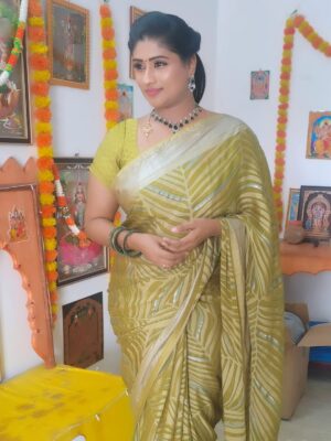 Akila Krishnan Instagram - Your calm mind is the ultimate weapon against your challenges. So relax❣️
Designer @aazhi_designer_boutique
#saree #sareelove #fashion #sareefashion #sarees #sareelovers #onlineshopping #indianwear #sareedraping #silksarees #sareeblouse #sareesofinstagram #ethnicwear #sareelover #sareeindia #traditional #handloom #trending #indianwedding #sareecollection #sareestyle #wedding #silk #lehenga #silksaree #india #love #indianfashion #kurti #instagramreels