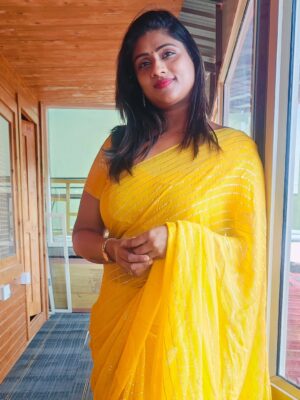 Akila Krishnan Instagram - How lovely yellow is! It stands for the sun.💛
Saree @meenakshi_sarees_chennai
Blouse @papilioforyou
