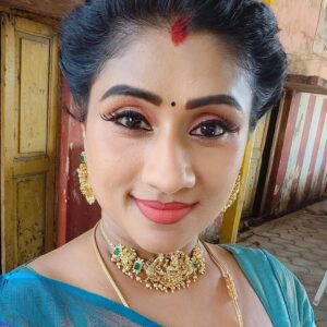Akila Krishnan Instagram - Wearing my roots, one pleat at a time💜
Saree @brio_fashions
Jewel @gold_copy1486