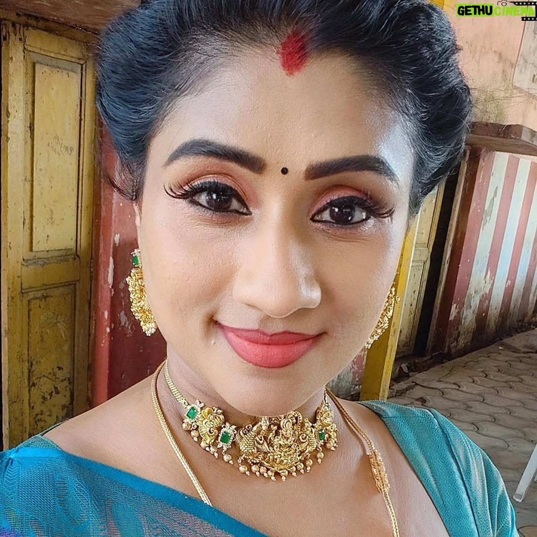 Akila Krishnan - 224 Likes - Wearing my roots, one pleat at a time💜

Saree @brio_fashions 
Jewel @gold_copy1486