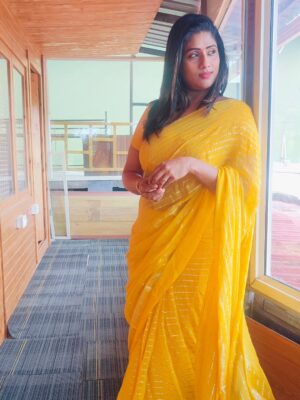 Akila Krishnan Instagram - How lovely yellow is! It stands for the sun.💛
Saree @meenakshi_sarees_chennai
Blouse @papilioforyou