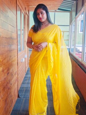 Akila Krishnan Instagram - How lovely yellow is! It stands for the sun.💛
Saree @meenakshi_sarees_chennai
Blouse @papilioforyou