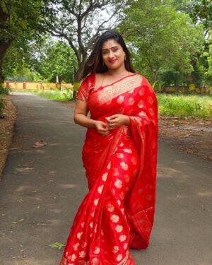 Akila Krishnan Instagram - Take the time to enjoy the little things, for one day you may look back and realize they were the big things🫰
Blouse @papilioforyou
Swipe🔙❤️
#trending #viral #instagram #explorepage #explore #instagood #love #reels #fashion #fyp #trend #follow #like #photography #trendingreels #india #instadaily #tiktok #foryou #followforfollowback #likeforlikes #trendingnow #reelsinstagram #memes #style #photooftheday #viralpost #music #viralvideos #instalike