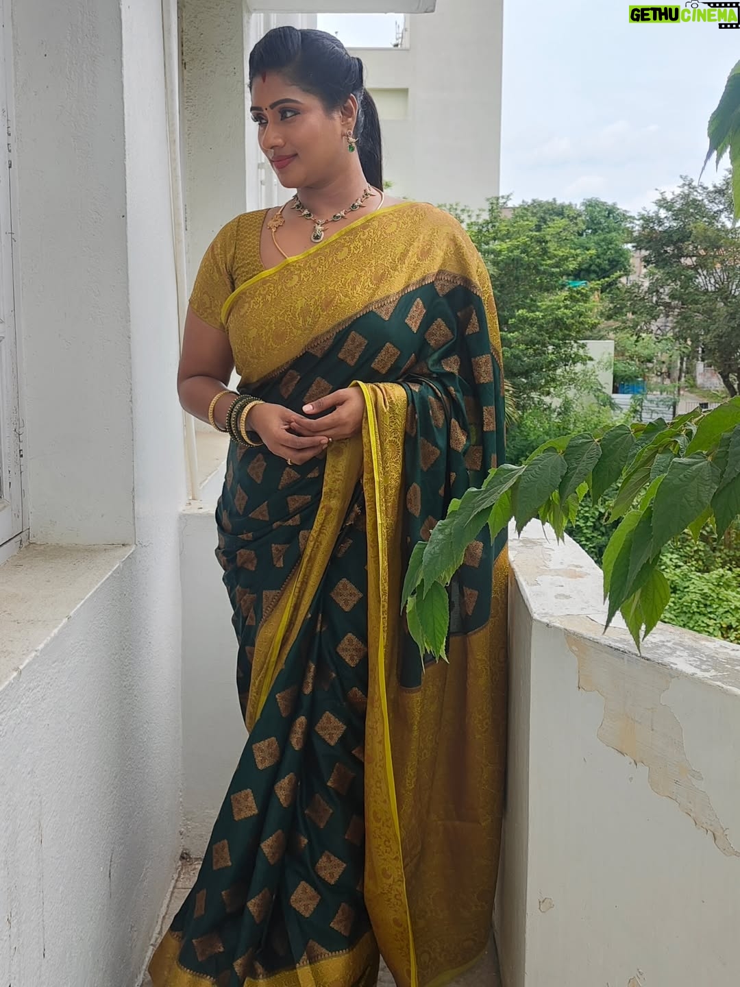 Akila Krishnan - 244 Likes - Happy onam to everyone 🫰💛💚...

Blouse designed by @ruby_s_boutique 

#metalhead #metauniverse #meta #sareeblouse #sareefashion #sareeindia #boutiqueshopping #onam2025🏵️🌼 #festainfantil #love #metaai #instagood