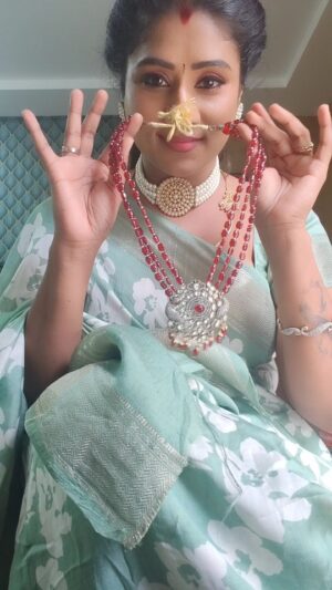 Akila Krishnan Instagram - Wear your jewelry like a crown and rule the world🫰❤️
Jewellery @gold_copy1486
#gold #jewelry #silver #jewellery #fashion #love #k #diamond #handmade #necklace #diamonds #emas #earrings #ring #art #luxury #style #accessories #rings #bracelet #wedding #design #jewels #instagood #beautiful #jewelrydesigner #black #goldjewellery #handmadejewelry #oro