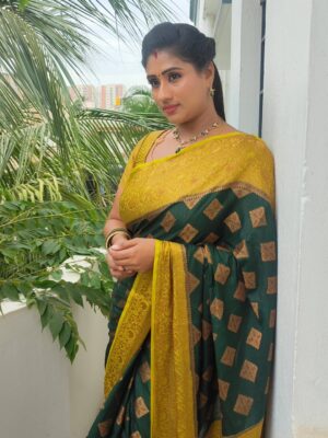 Akila Krishnan Instagram - Happy onam to everyone 🫰💛💚...
Blouse designed by @ruby_s_boutique
#metalhead #metauniverse #meta #sareeblouse #sareefashion #sareeindia #boutiqueshopping #onam2025🏵️🌼 #festainfantil #love #metaai #instagood