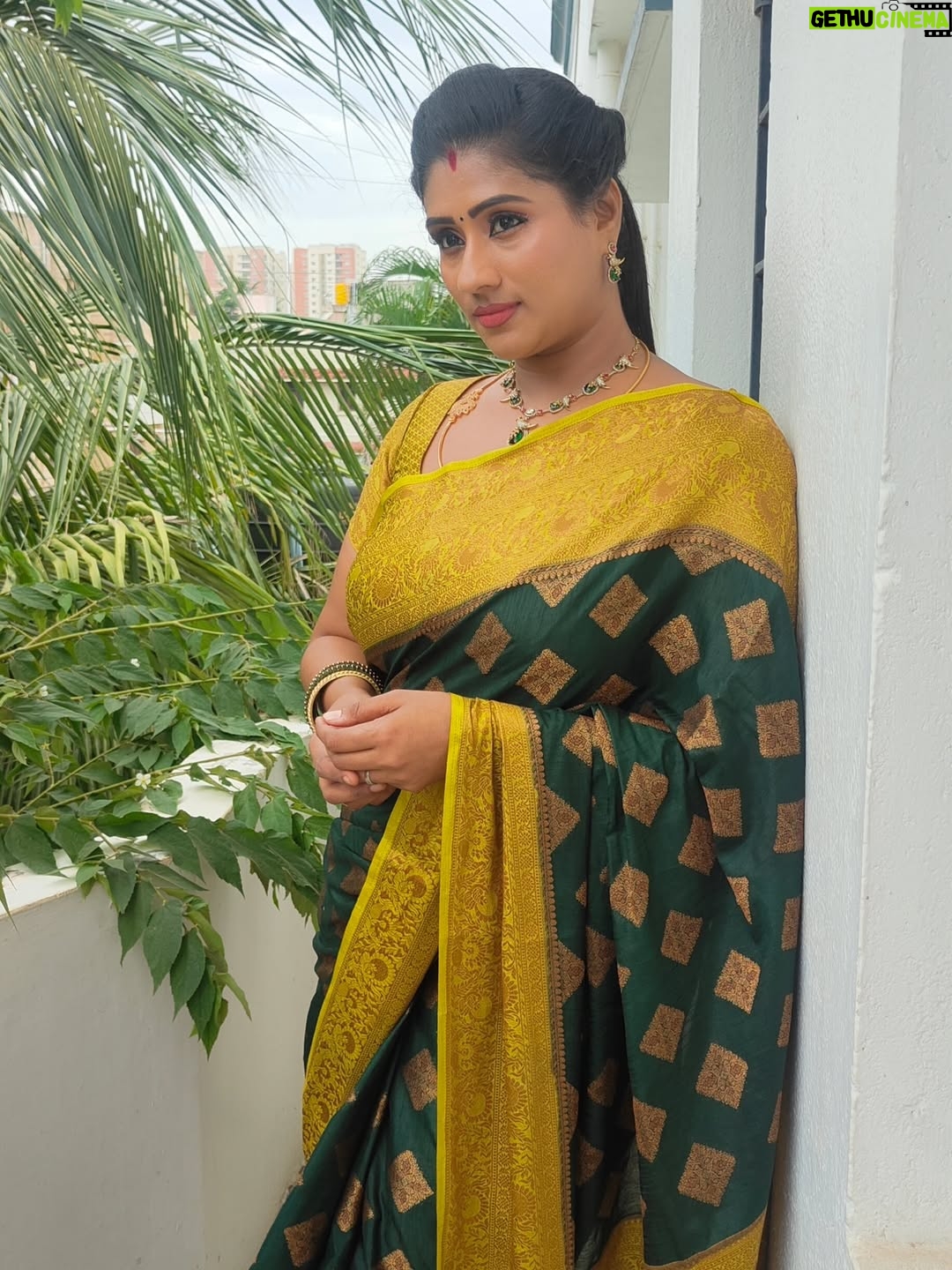 Akila Krishnan - 244 Likes - Happy onam to everyone 🫰💛💚...

Blouse designed by @ruby_s_boutique 

#metalhead #metauniverse #meta #sareeblouse #sareefashion #sareeindia #boutiqueshopping #onam2025🏵️🌼 #festainfantil #love #metaai #instagood