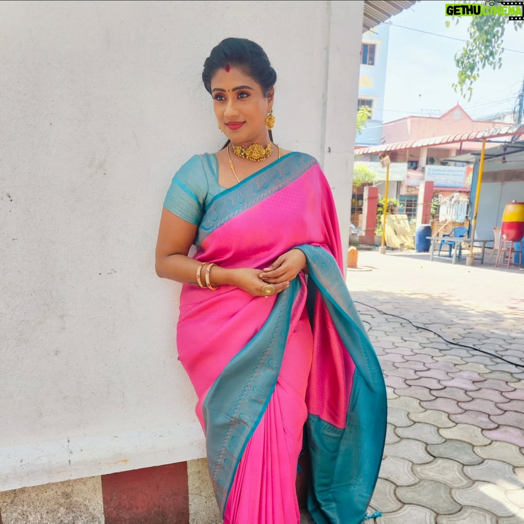 Akila Krishnan - 224 Likes - Wearing my roots, one pleat at a time💜

Saree @brio_fashions 
Jewel @gold_copy1486
