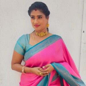 Akila Krishnan Instagram - Wearing my roots, one pleat at a time💜
Saree @brio_fashions
Jewel @gold_copy1486