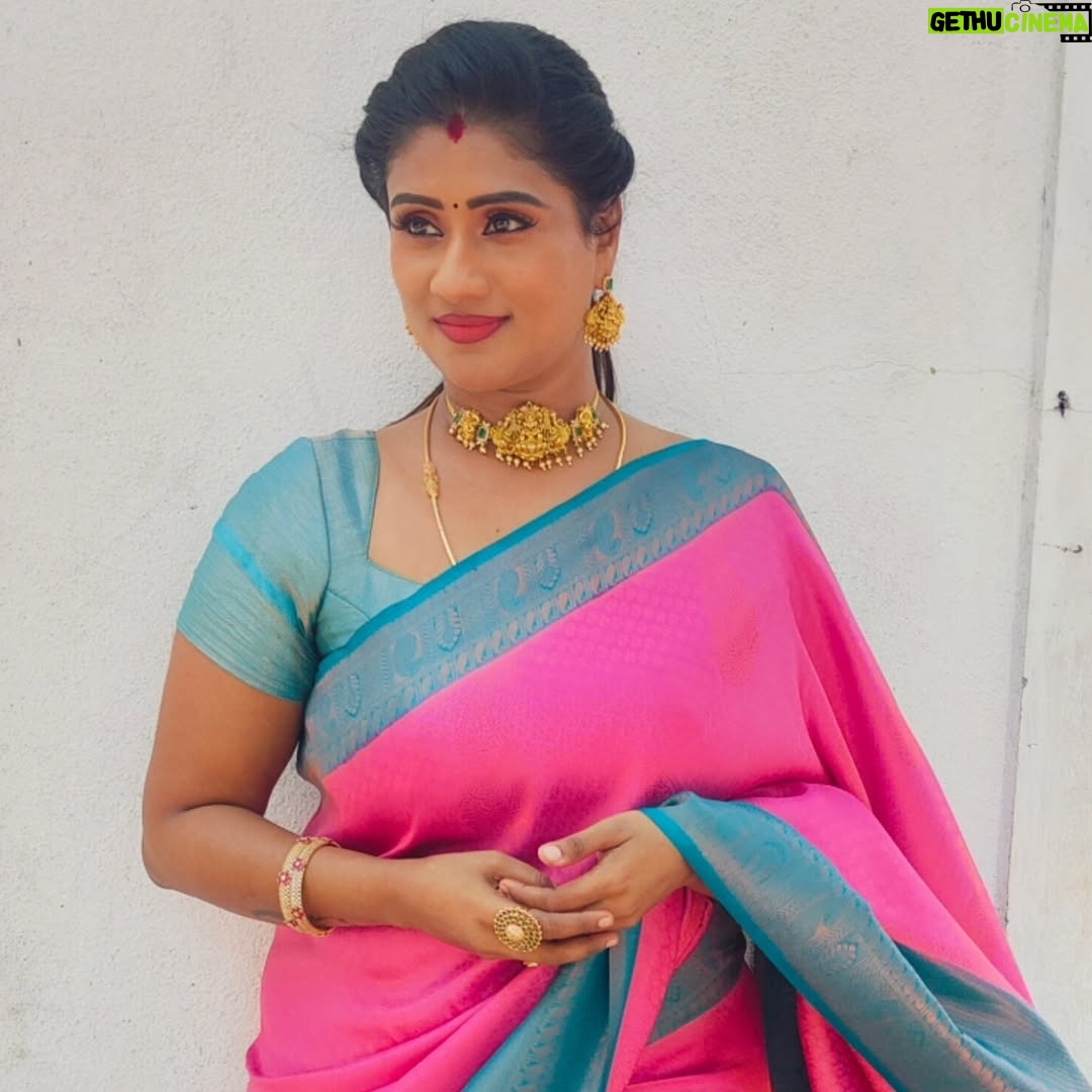 Akila Krishnan - 224 Likes - Wearing my roots, one pleat at a time💜

Saree @brio_fashions 
Jewel @gold_copy1486
