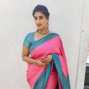 Akila Krishnan Instagram - Wearing my roots, one pleat at a time💜
Saree @brio_fashions
Jewel @gold_copy1486
