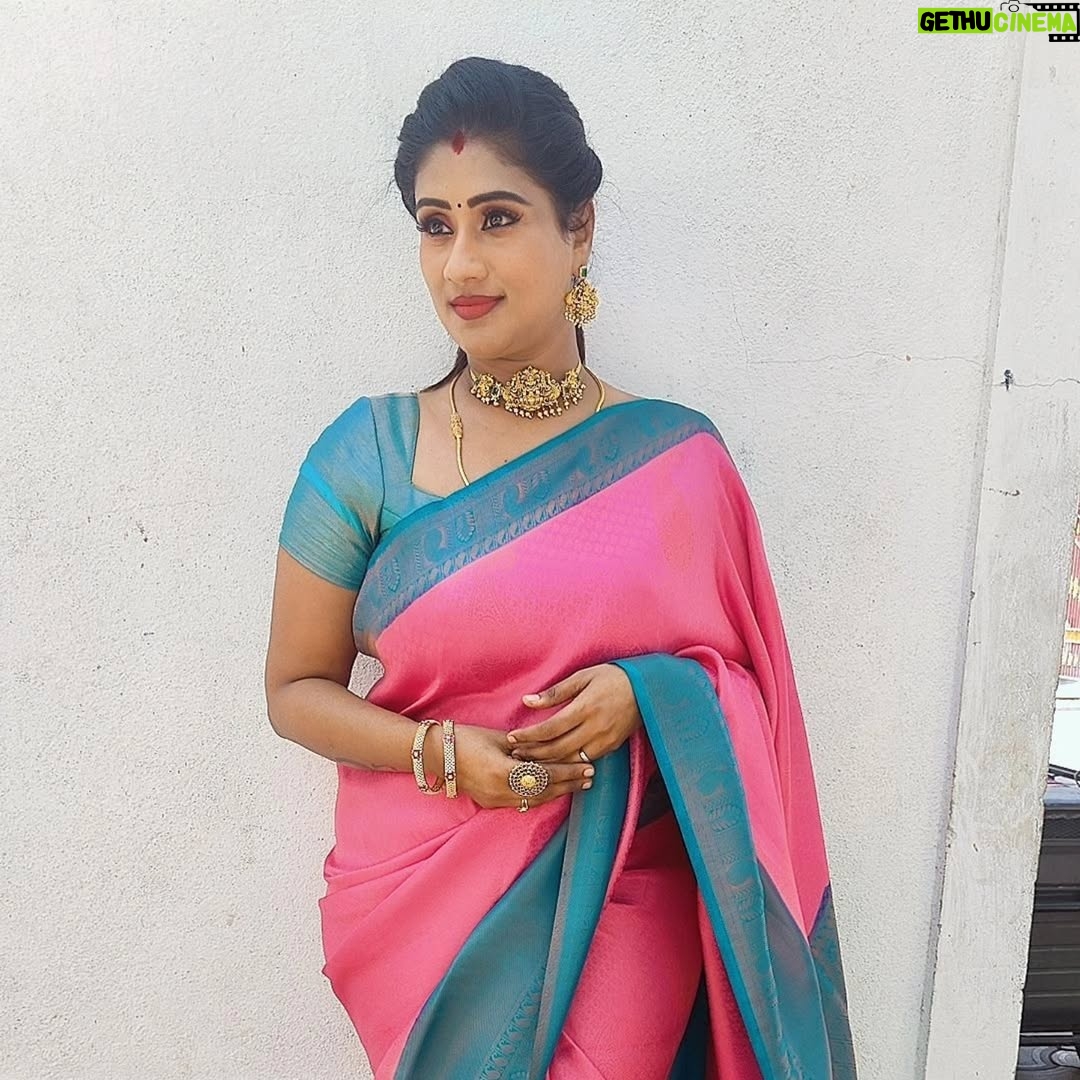 Akila Krishnan - 224 Likes - Wearing my roots, one pleat at a time💜

Saree @brio_fashions 
Jewel @gold_copy1486