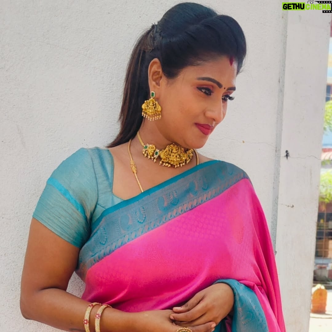 Akila Krishnan - 224 Likes - Wearing my roots, one pleat at a time💜

Saree @brio_fashions 
Jewel @gold_copy1486