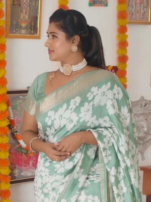 Akila Krishnan Instagram - ❤️There are only two ways to live your life. One is as though nothing is a miracle. The other is as though everything is a miracle❤️
Jewel @magna_jewels
Blouse @vibha_boutique_nkl
#jewellery #jewelry #fashion #earrings #necklace #handmade #gold #jewellerydesign #silver #accessories #jewels #jewelrydesigner #handmadejewelry #ring #love #rings #style #jewelryaddict #diamond #bridaljewellery #bracelet #wedding #indianjewellery #diamonds #jewelrydesign #jewellerylover #onlineshopping #smallbusiness #bangles #weddingjewellery