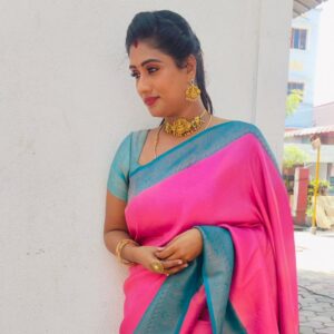 Akila Krishnan Instagram - Wearing my roots, one pleat at a time💜
Saree @brio_fashions
Jewel @gold_copy1486