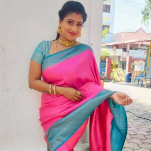 Akila Krishnan Instagram - Wearing my roots, one pleat at a time💜
Saree @brio_fashions
Jewel @gold_copy1486