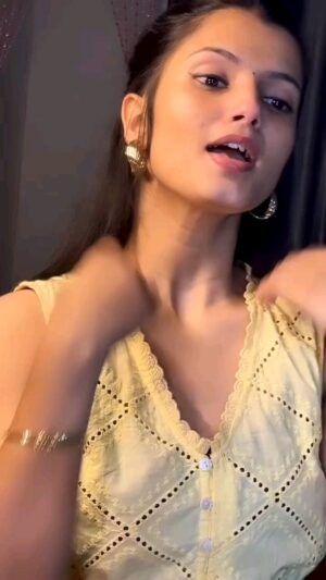 Akshita Dwivedi Instagram - Not good for health please don't smoke šš»šš»
#akshitadwivedi #india #akshitarmy #acting #act #explore #reels #reelsinstagram #viral #viralreels