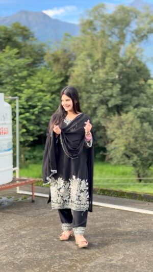 Akshita Khera Instagram - 🖤🖤
Suit by👉🏻 @kccollection_49