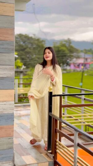 Akshita Khera Instagram - Tu maaro kon laage😌
Suit by👉🏻 @girls_collection78