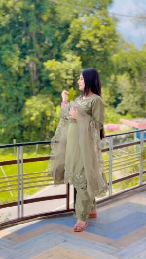 Akshita Khera Instagram - Mahiya💚
Suit by👉🏻 @kiran_collection740
