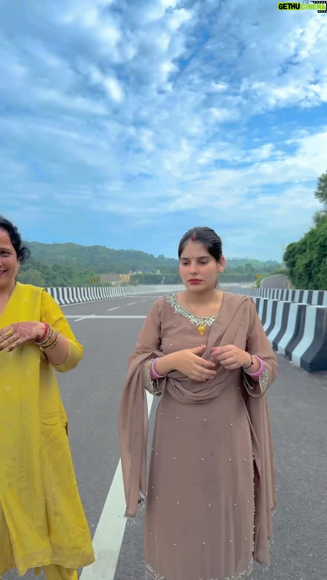 Akshita Khera - 44K Likes - Nikl gya trend😂😂