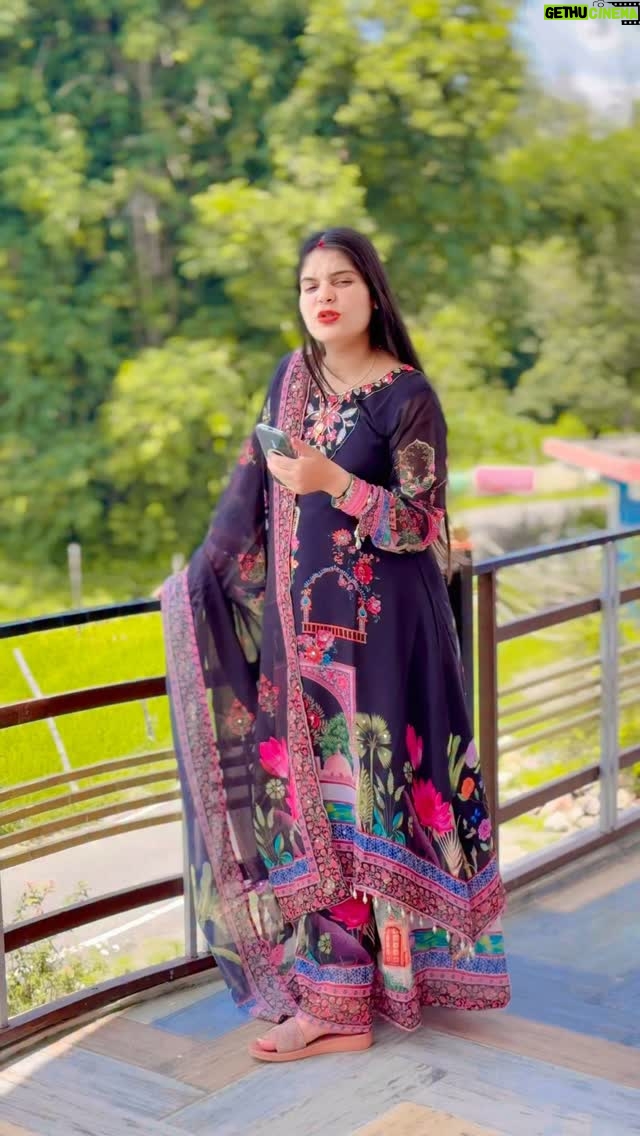 Akshita Khera - 18.3K Likes - Hain na such😂

Dress by👉🏻 @fashion_city_009