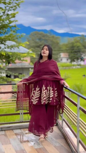Akshita Khera Instagram - Teri ada pe🥀🤎
Suit by👉🏻 @lahanga_bazzar
