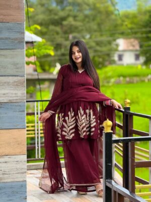 Akshita Khera Instagram - 🥀🤎
Dress by👉🏻 @lahanga_bazzar