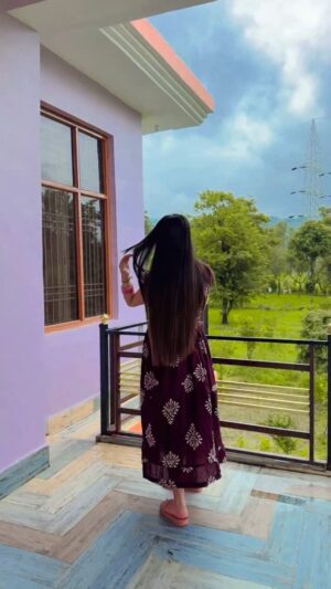 Akshita Khera Instagram - Saare jug se nipat lu akeli😂
Dress by👉🏻 @ashacollection_91