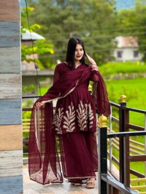 Akshita Khera Instagram - 🥀🤎
Dress by👉🏻 @lahanga_bazzar