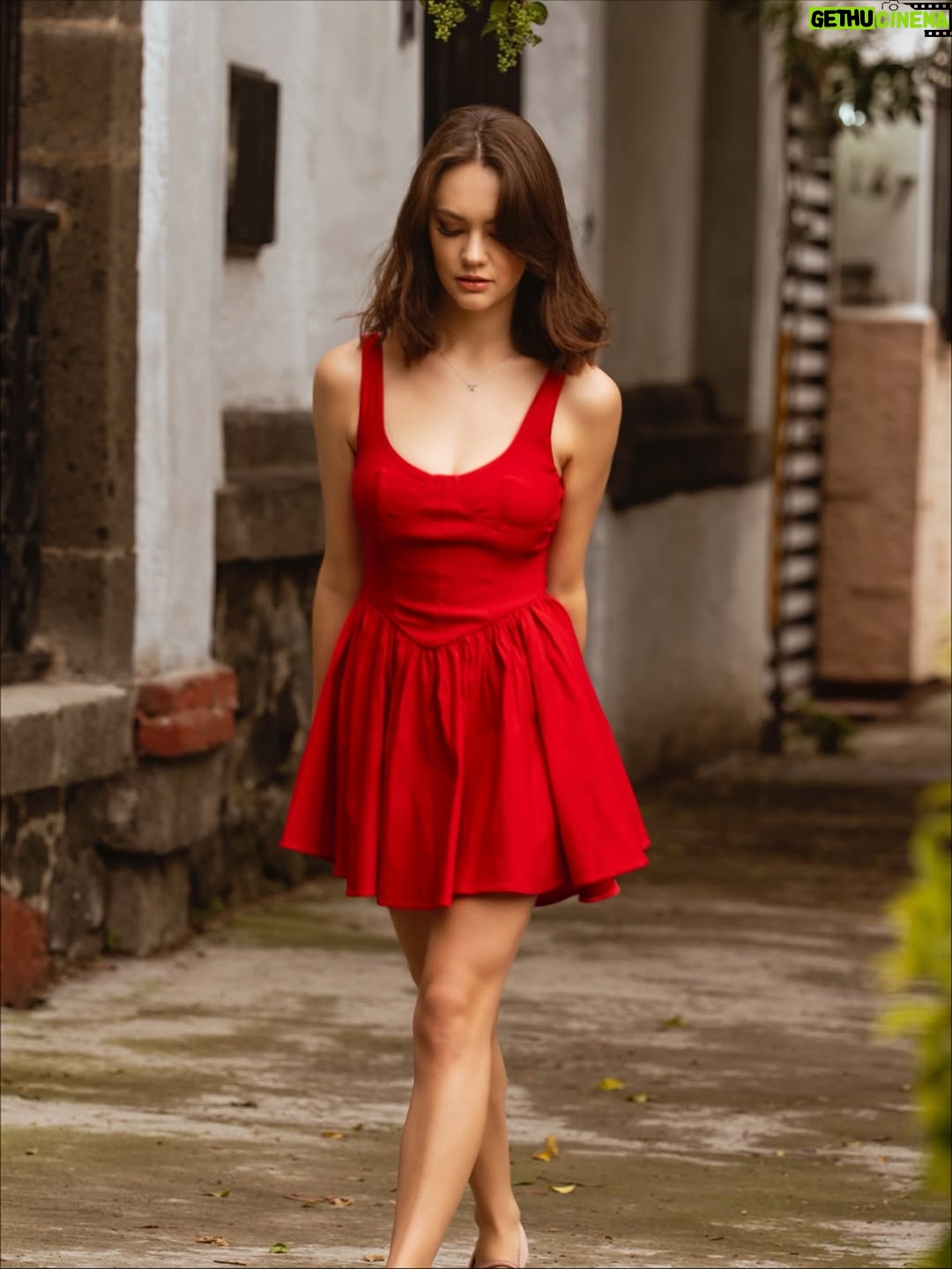Ale Müller - 3 Likes - ❤️❣️🍒🍎🍓 @fashionnova 

Valentine Twill Mini Dress - Red