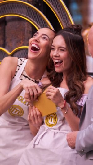 Alejandra Ávila Instagram - ¡Calma, Violeta! 😱🔥 La presentadora volvió a ganar la ventaja en #MasterChefCelebrityColombia y esta vez, fue gracias a su comunicación y trabajo con Alejandra Ávila. 👏 ¿Cuántos emocionados por esta dupla?😍 #MasterChefCelebrity