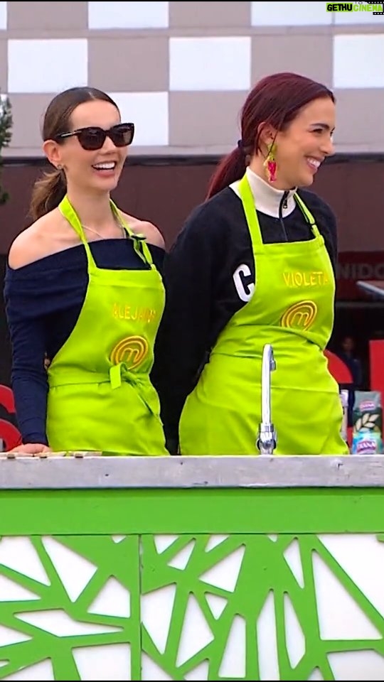 Alejandra Ávila - 10.7K Likes - David sigue haciendo de las suyas en #MasterChefCelebrityColombia 😳🙊 Aleja, Aleja, pero no aléjate, sino acércate más bien. 🤣 Sanín compuso o descompuso uno de los equipos más fuertes del reto de hoy en #MasterChefCelebrity ¿Qué opinan? ⬇️