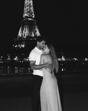 Alejandra Baigorria Instagram - Hoy cumplimos nuestro primer mes de casados.
Un millón de instantes que guardaremos para siempre,
de miradas que dicen mƔs que mil palabras,
de certezas suaves, como el amor que construimos cada dĆa.
Estamos en el inicio de algo inmenso, hermoso y nuestro.
Que venga todo lo mƔs lindo,
un camino lleno de amor por recorrer,
y una vida entera para seguir caminƔndola juntos.