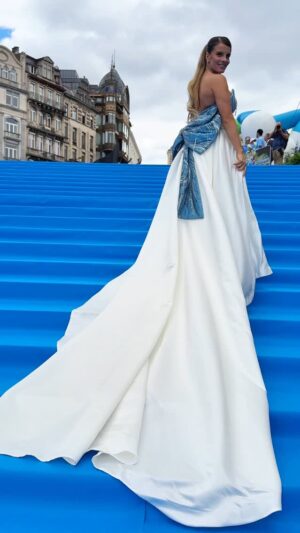 Alejandra Baigorria Instagram - Todavía no puedo creer lo que estoy viviendo 💙
Estar en el estreno mundial de Pitufos en Bruselas, ser la única latinoamericana invitada y compartir alfombra azul con artistas como Rihanna… ¡es un sueño hecho realidad! ✨
Siento que todo el esfuerzo, los momentos buenos y los difíciles, han valido la pena.
Gracias por acompañarme siempre. Esto recién comienza 🙏🏼💫
@paramountpicturesperu
@fanaticosdelcine
En cines 17 de julio
#alejandrabaigorria #pitufos #peru
#belgica #bruselas🇧🇪
