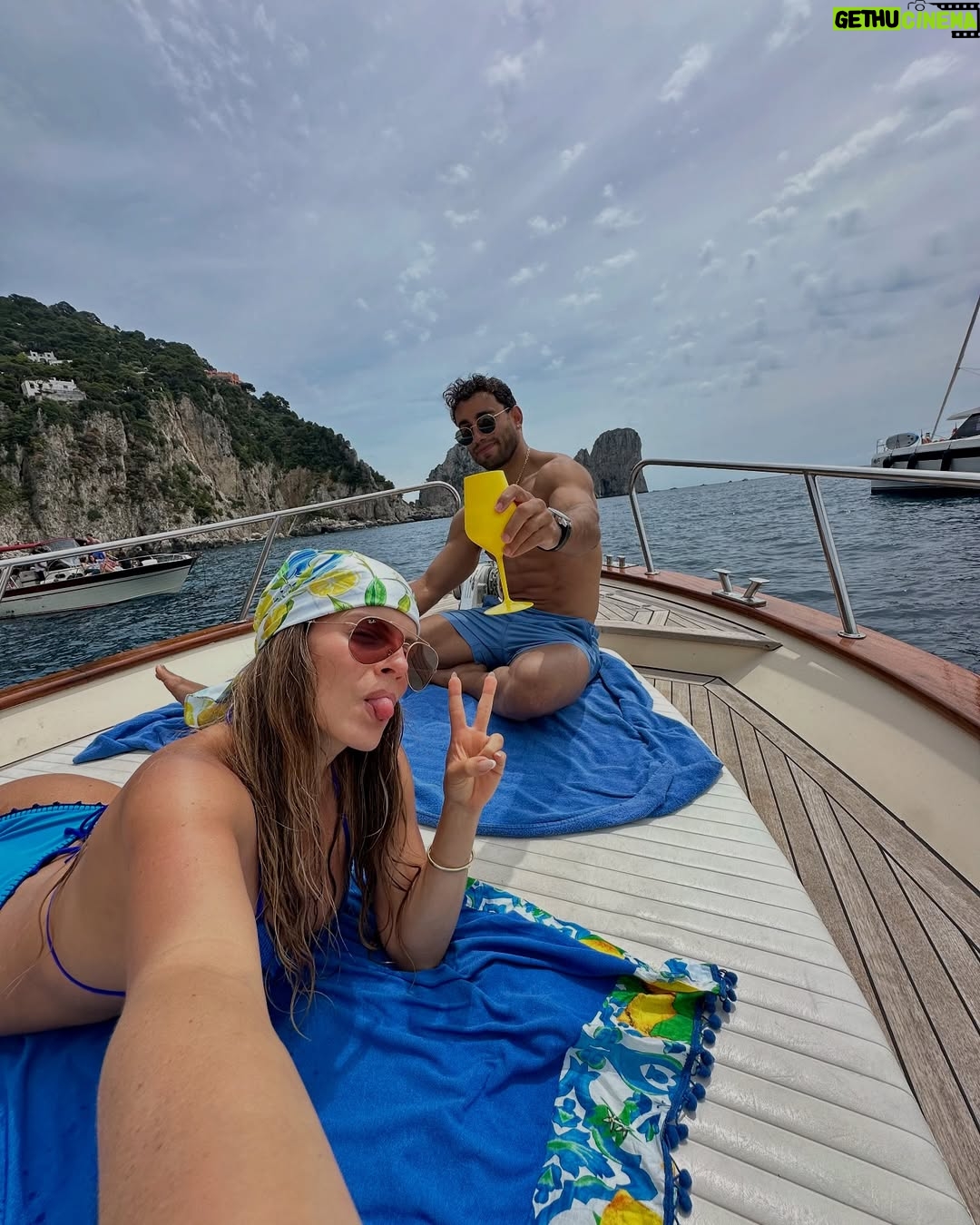 Alejandra Baigorria - 50.4K Likes - Nuestra luna de miel nos llevó a la hermosa Costa Amalfitana. Empezamos por Capri, una de las islas más lindas de Italia. Nos enamoramos de su mar, su comida y su encanto tan pintoresco. Seguimos descubriendo juntos cada rincón mágico de este viaje. #capri #italia #lunademiel