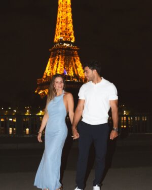 Alejandra Baigorria Instagram - Hoy cumplimos nuestro primer mes de casados.
Un millón de instantes que guardaremos para siempre,
de miradas que dicen mƔs que mil palabras,
de certezas suaves, como el amor que construimos cada dĆa.
Estamos en el inicio de algo inmenso, hermoso y nuestro.
Que venga todo lo mƔs lindo,
un camino lleno de amor por recorrer,
y una vida entera para seguir caminƔndola juntos.